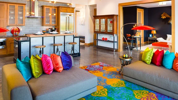 20120921 mdrn model clubhome 142 1 1