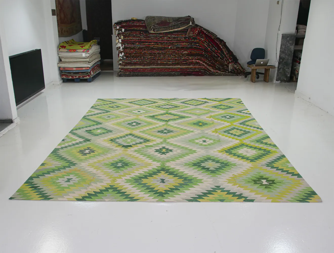Vintage Yarn New Production Anatolian Design Southwestern Style Handmade Kilim Rug | 10x13 ft - 300x400 cm | KL207217 5 tribal design southwestern style handmade green anatolian turkish kilim rug