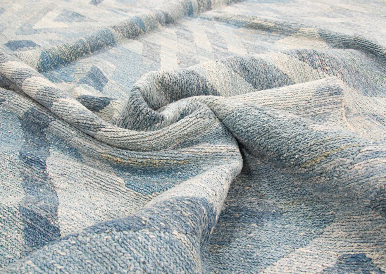 Handwoven Large Soumak Rug: Squares in Shades of Blue | 8x10 ft 300x410 cm | SM014421 5 Handwoven Large Soumak Rug Blue geometrical pattern