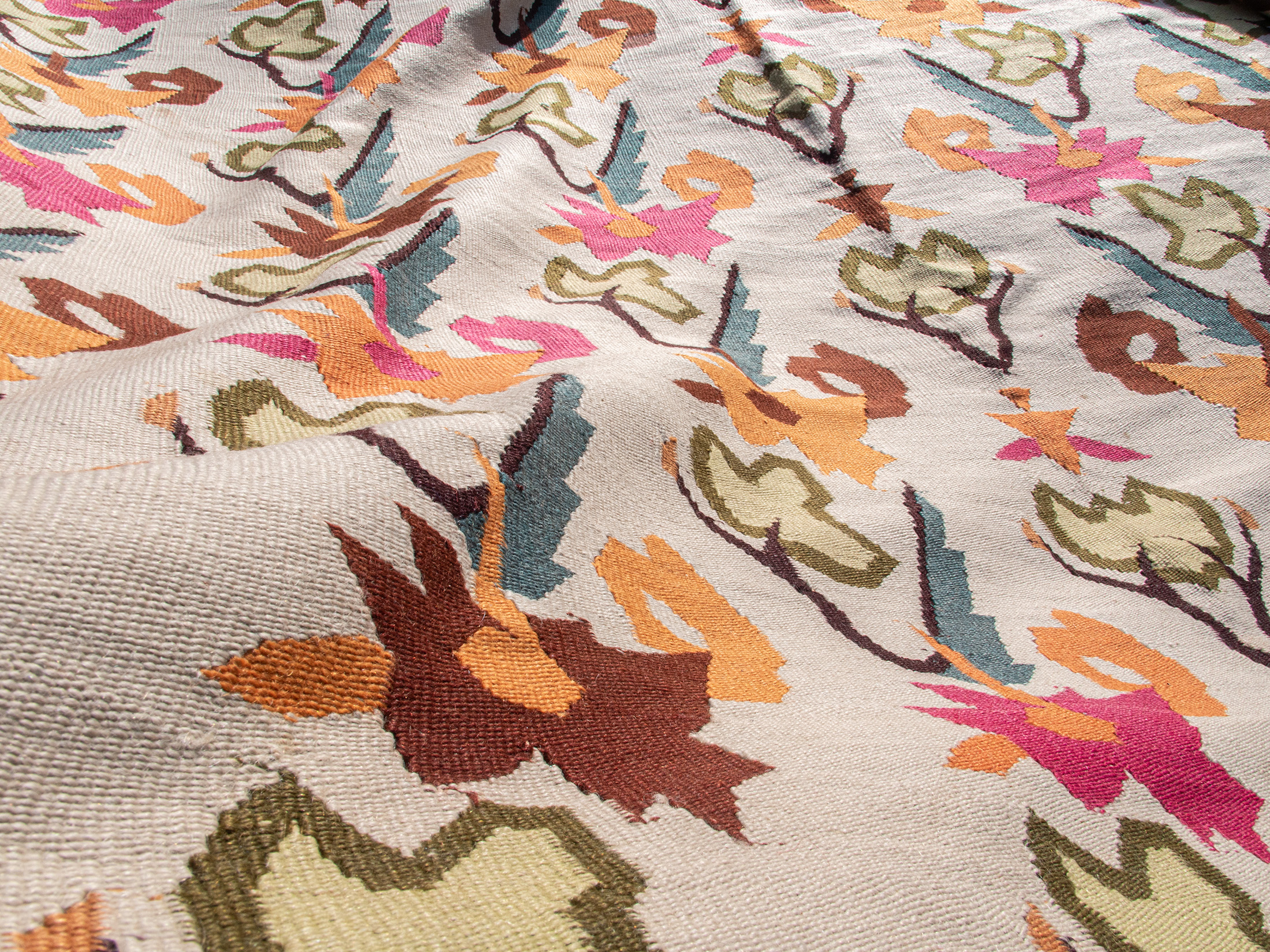 floral design with leaves antique balkan kilim