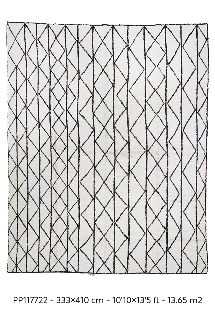 white base traingles pattern pompom rug