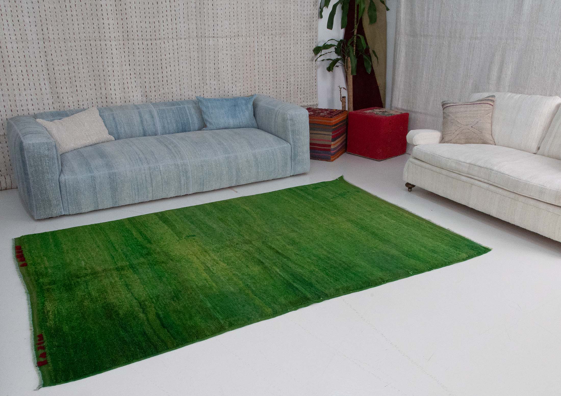 Vibrant Solid Green Color Area Rug - Handwoven | 183x271 cm 6x8'11 ft | PR497322 7 vibrant green solid color handwoven vintage rug with a thin red frame