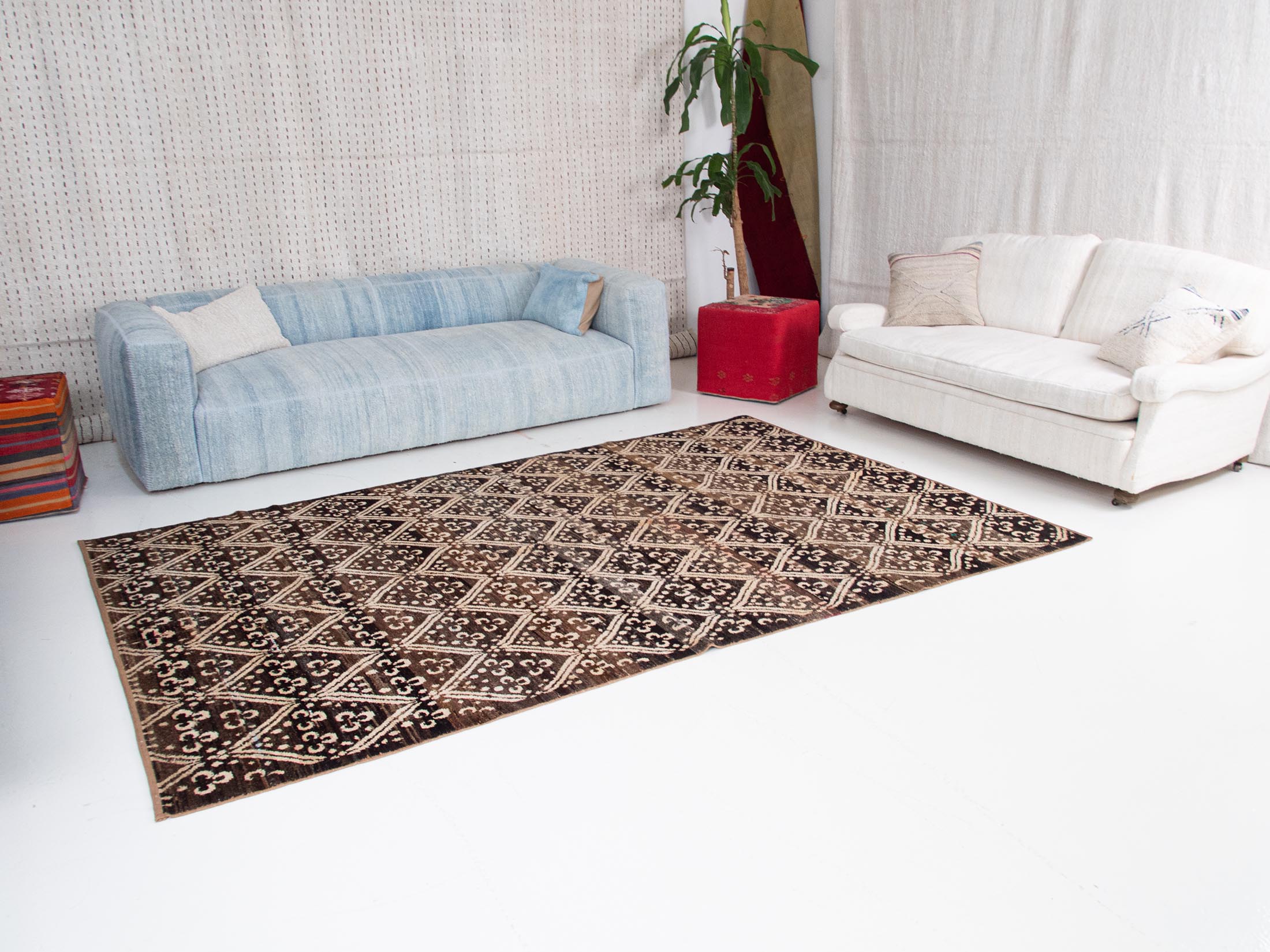Hand woven Wool Rug with Chintamani Pattern | 192x292 cm - 6'4x9'6 ft | HL037412 9 Hand woven wool rug with Chintamani pattern