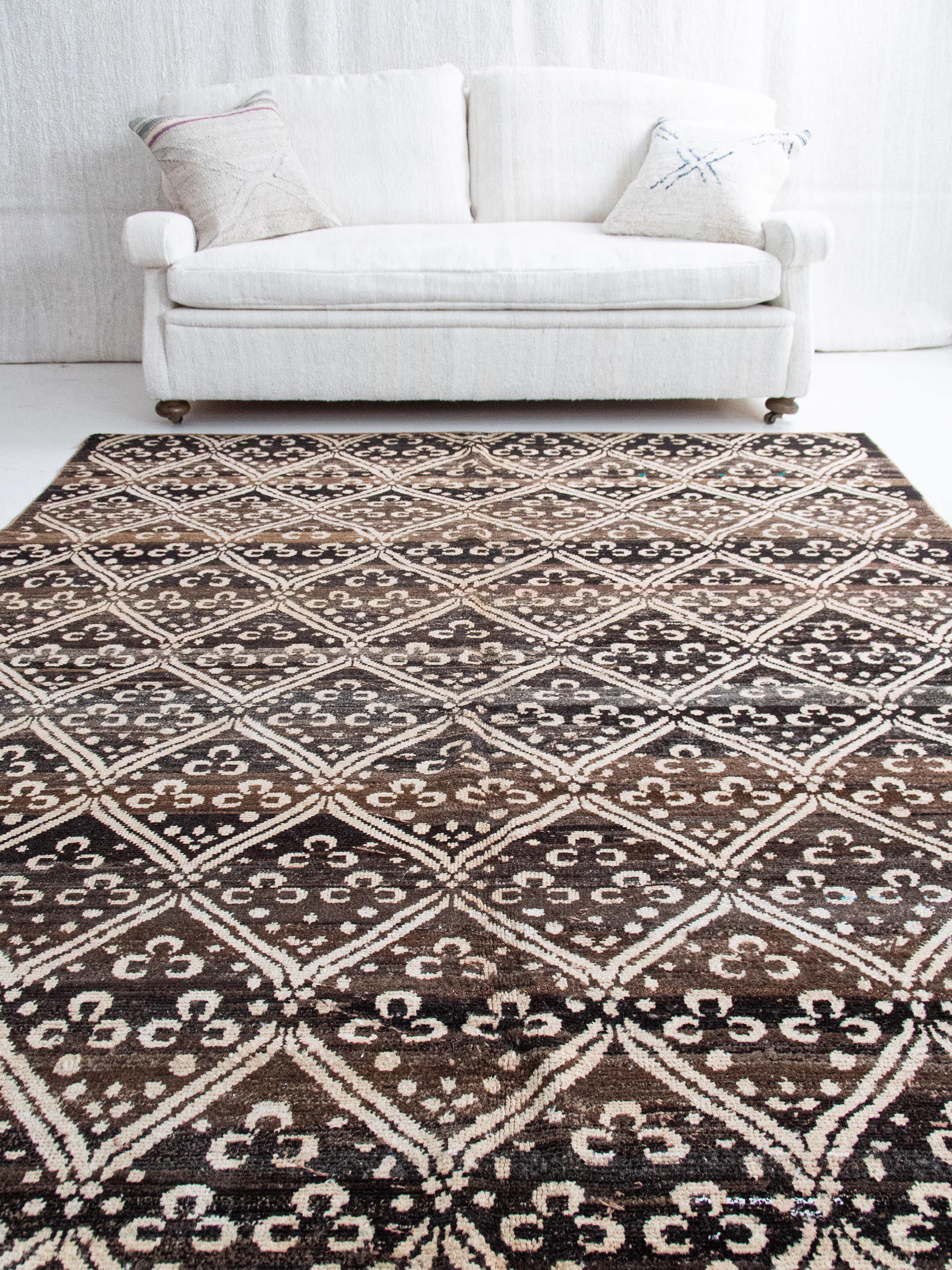 Hand woven Wool Rug with Chintamani Pattern | 192x292 cm - 6'4x9'6 ft | HL037412 6 Hand woven wool rug with Chintamani pattern