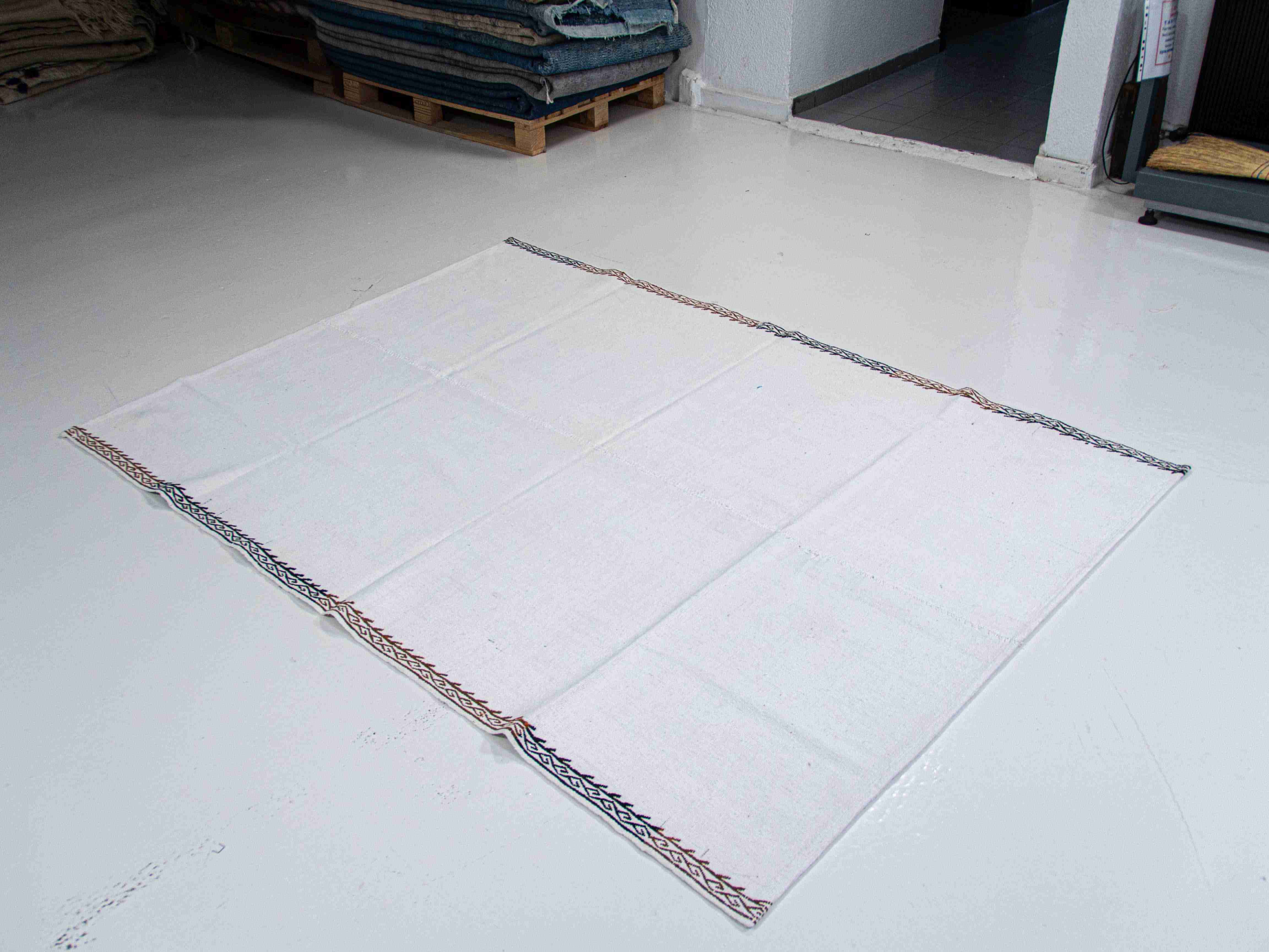 Turkish Cotton Kilim Rug : Vintage Adana Kilim White with Embroideries | 150x200 cm - 5x6.5 ft | PR541823 8 Turkish cotton kilim rug Adana kilim