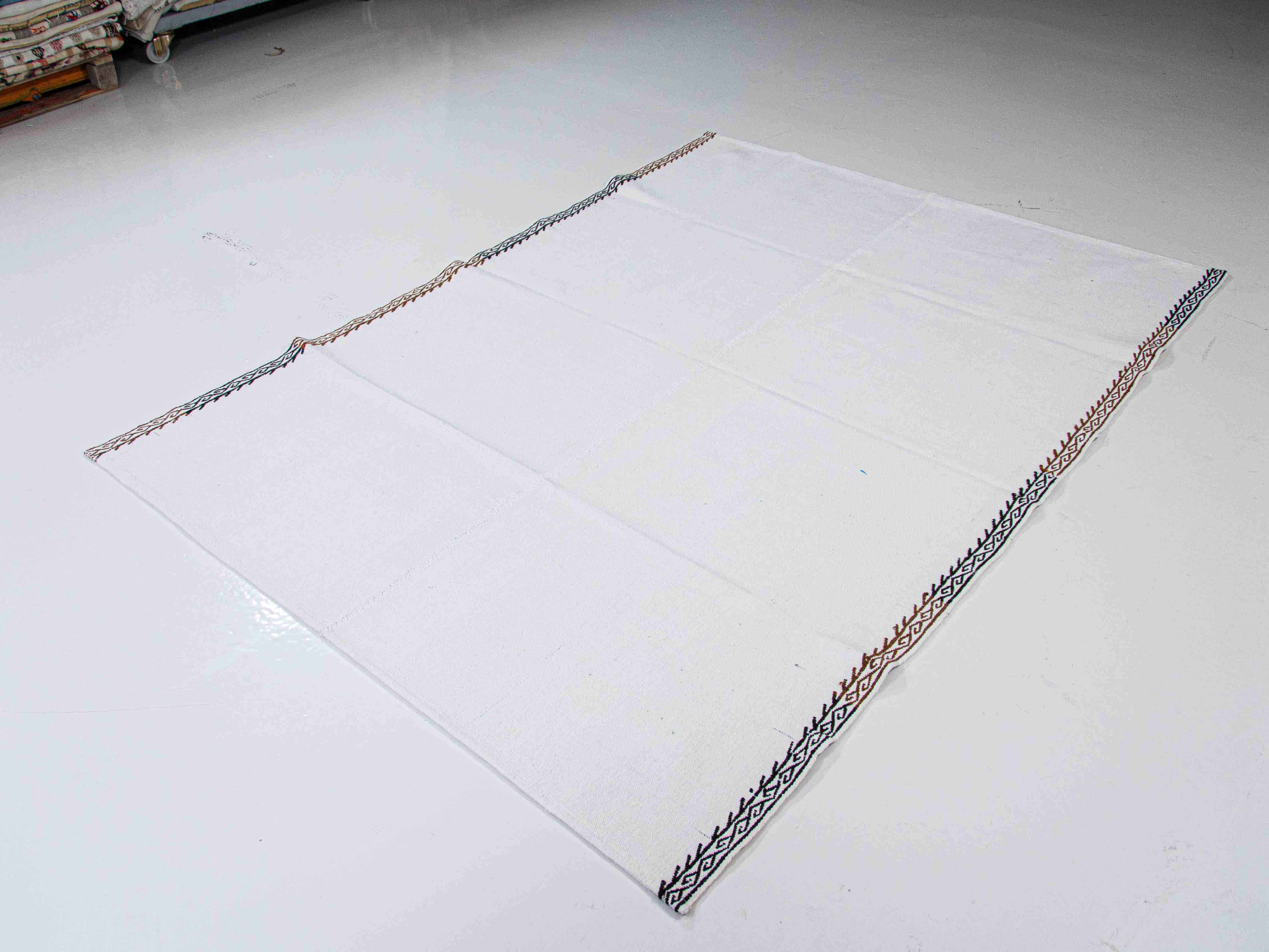 Turkish Cotton Kilim Rug : Vintage Adana Kilim White with Embroideries | 150x200 cm - 5x6.5 ft | PR541823 7 Turkish cotton kilim rug Adana kilim